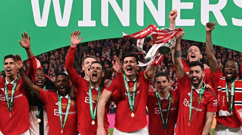 Manchester United beats Newcastle United 2-0 to end 6 years trophy drought and lift the Carabao cup for the sixth time