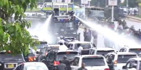 Raila's Motorcade Teargased
