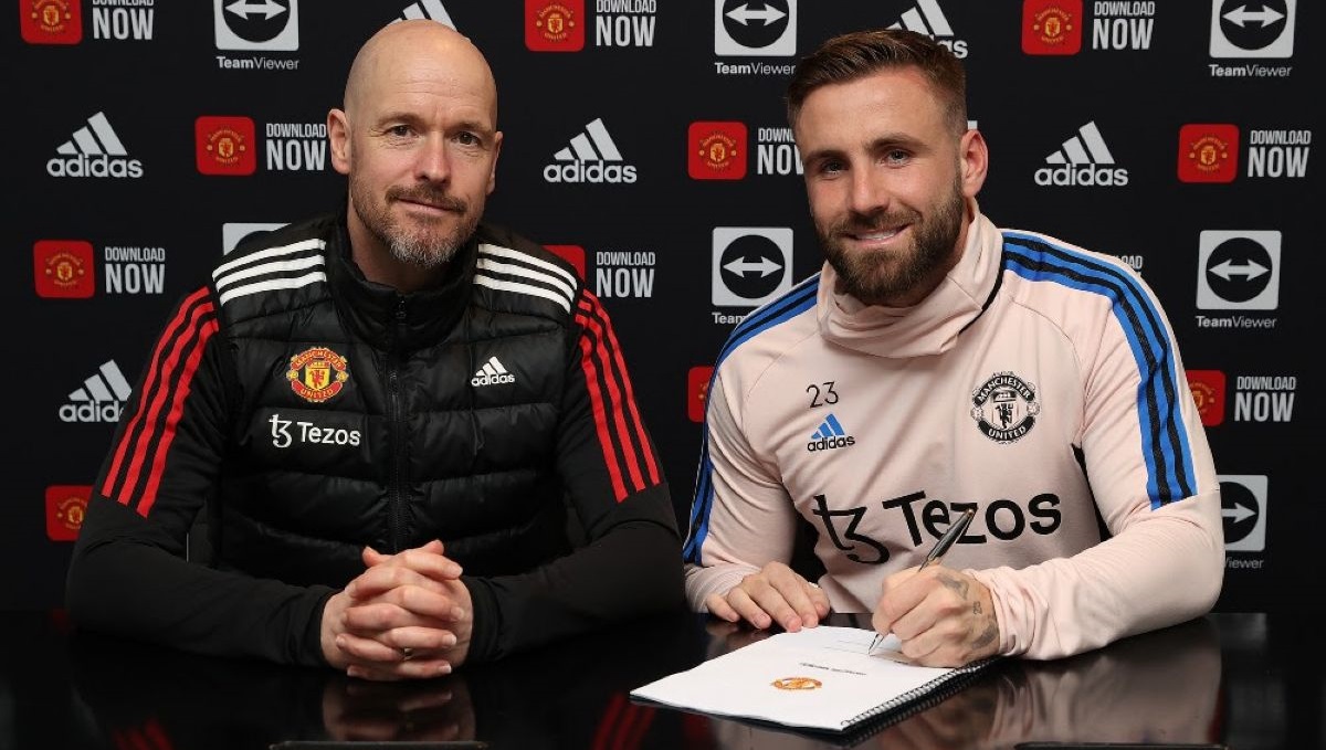Man United Defender Shaw Signs New Four-Year Deal