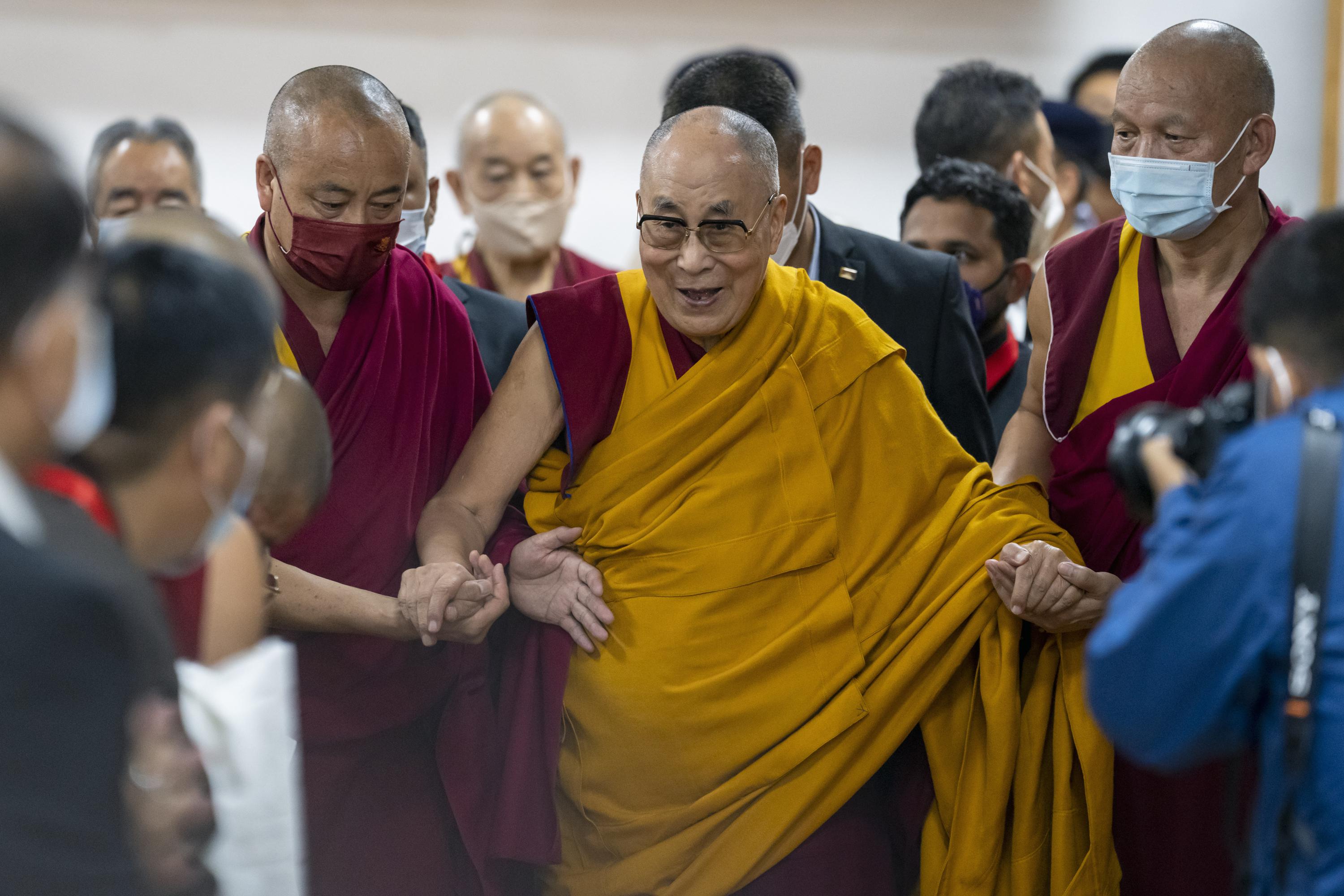 Dalai Lama Issues An Apology