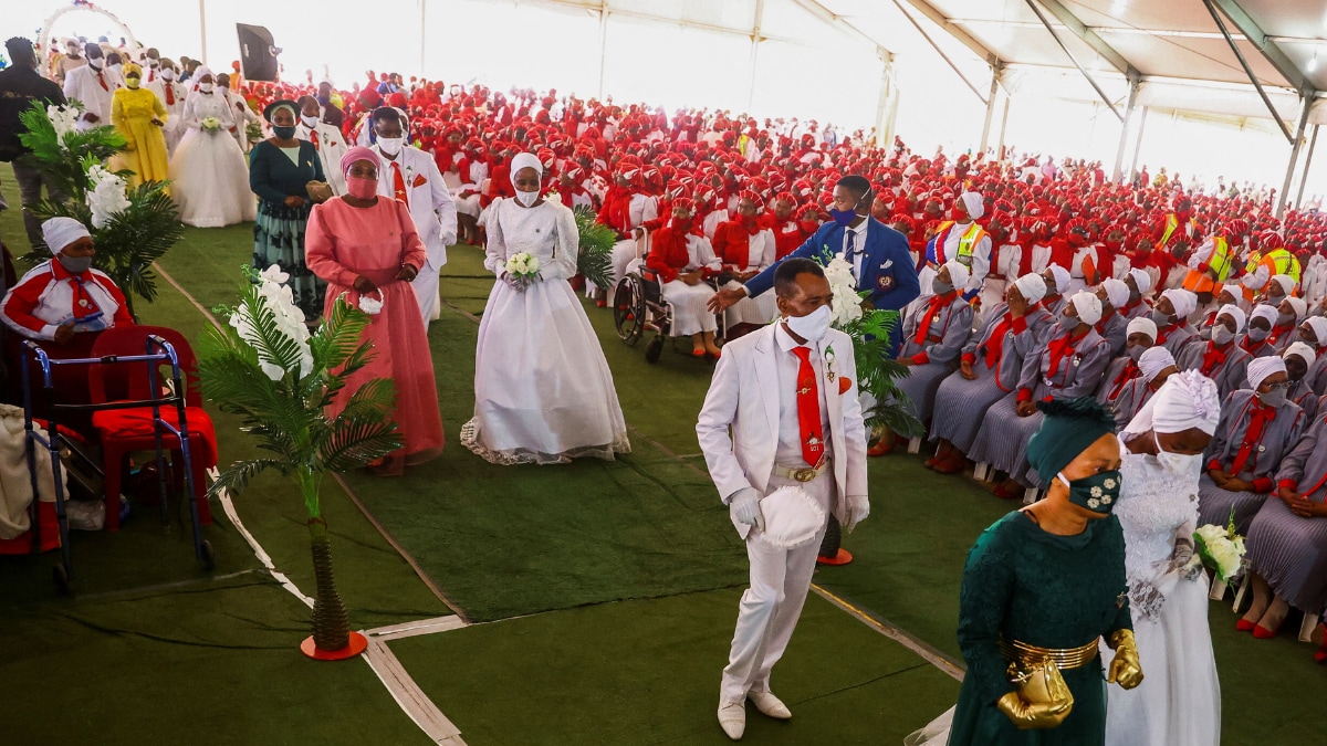 Hundreds Of South Africans Tie The Knot In Easter Mass Wedding