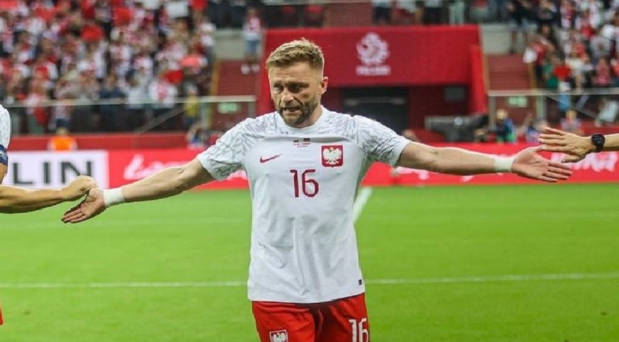 Poland Midfielder Retires