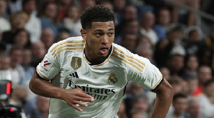 Real Madrid come back against Real Sociedad to remain flawless in