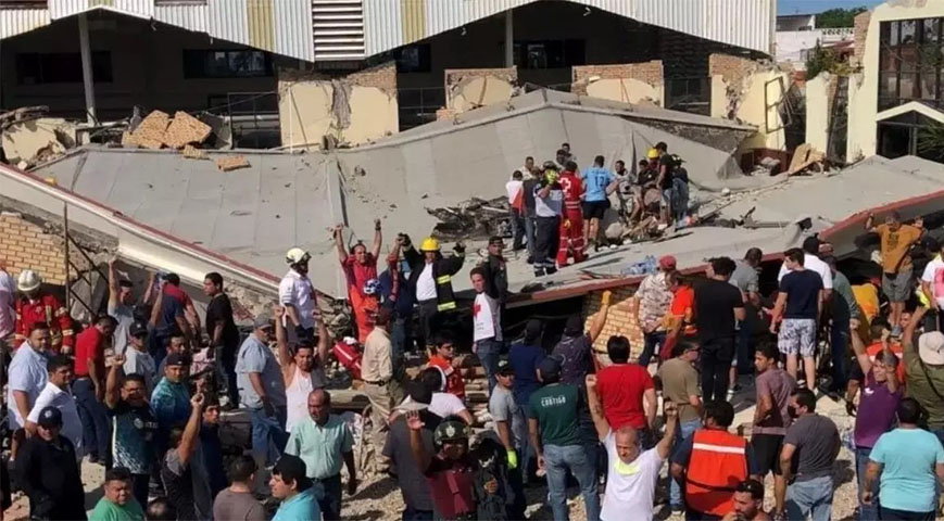church roof collapse leaves 10 dead