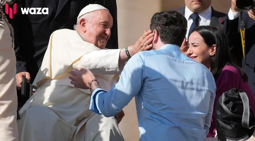 Pope Francis Allows Roman Catholic Priests to Bless Same Sex Couples