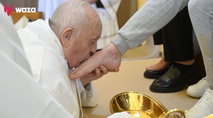 Pope Washes Feet Of 12 Women Prisoners On Holy Thursday