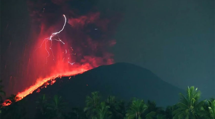 Mt Ibu erupts again