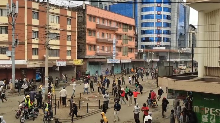 Business Community Chase Away Protestors In Nairobi CBD After Tuesday’s Looting
