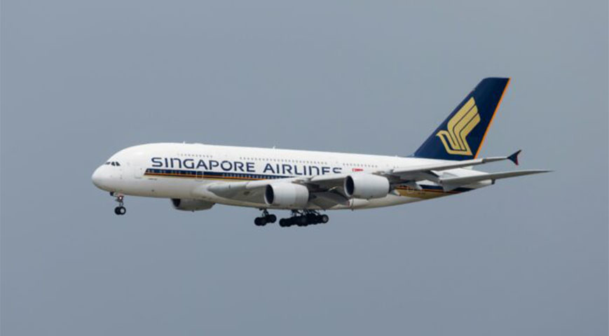 Smoking Singapore Airlines Plane Forces Runway Closure In Japan