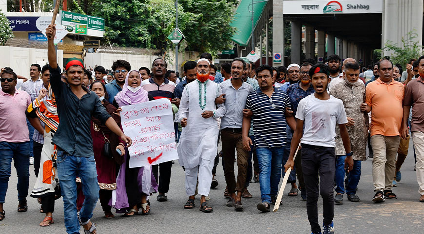 Bangladesh students resume protests