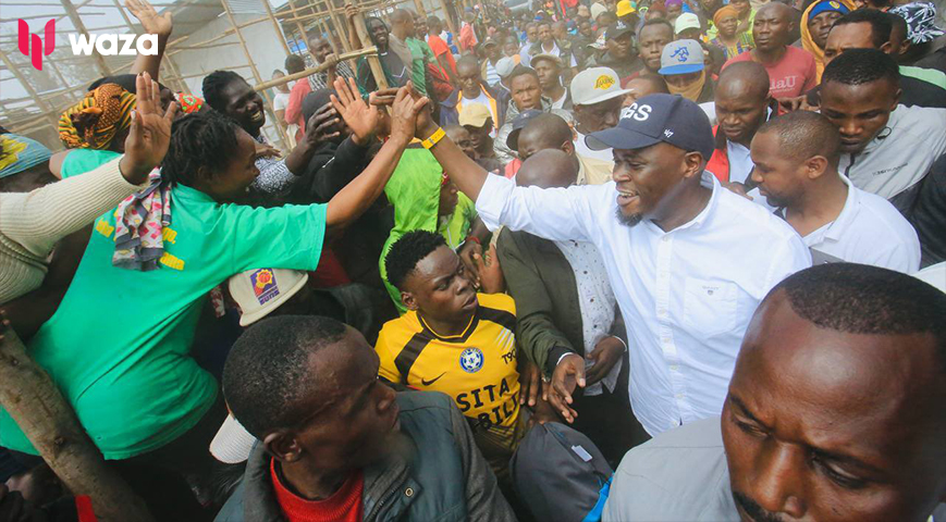 Nairobi Governor Johnson Sakaja donates 5,000 iron sheets to Toi Market traders after devastating fire