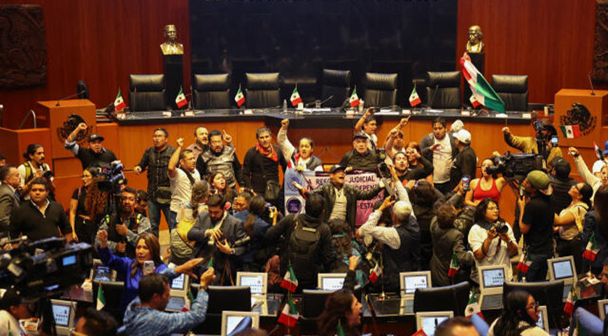 Protesters Storm Mexican Senate, Disrupt Judicial Reform Debate