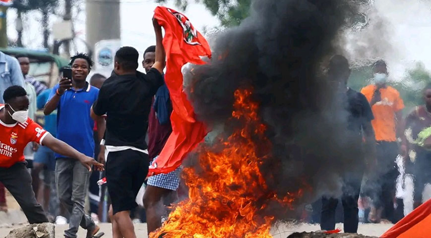 Mozambique Police Fire Tear Gas At Protesters In Maputo